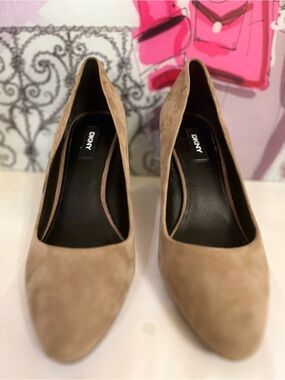 DKNY Beige Taupe Suede Pointed-Toe Pumps - Size 9
